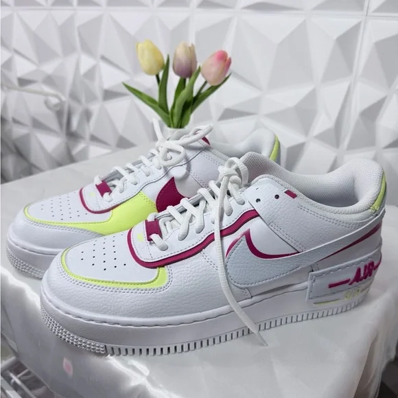 🎀Nike White Sneakers with Pink Accents - Picture 3 of 6